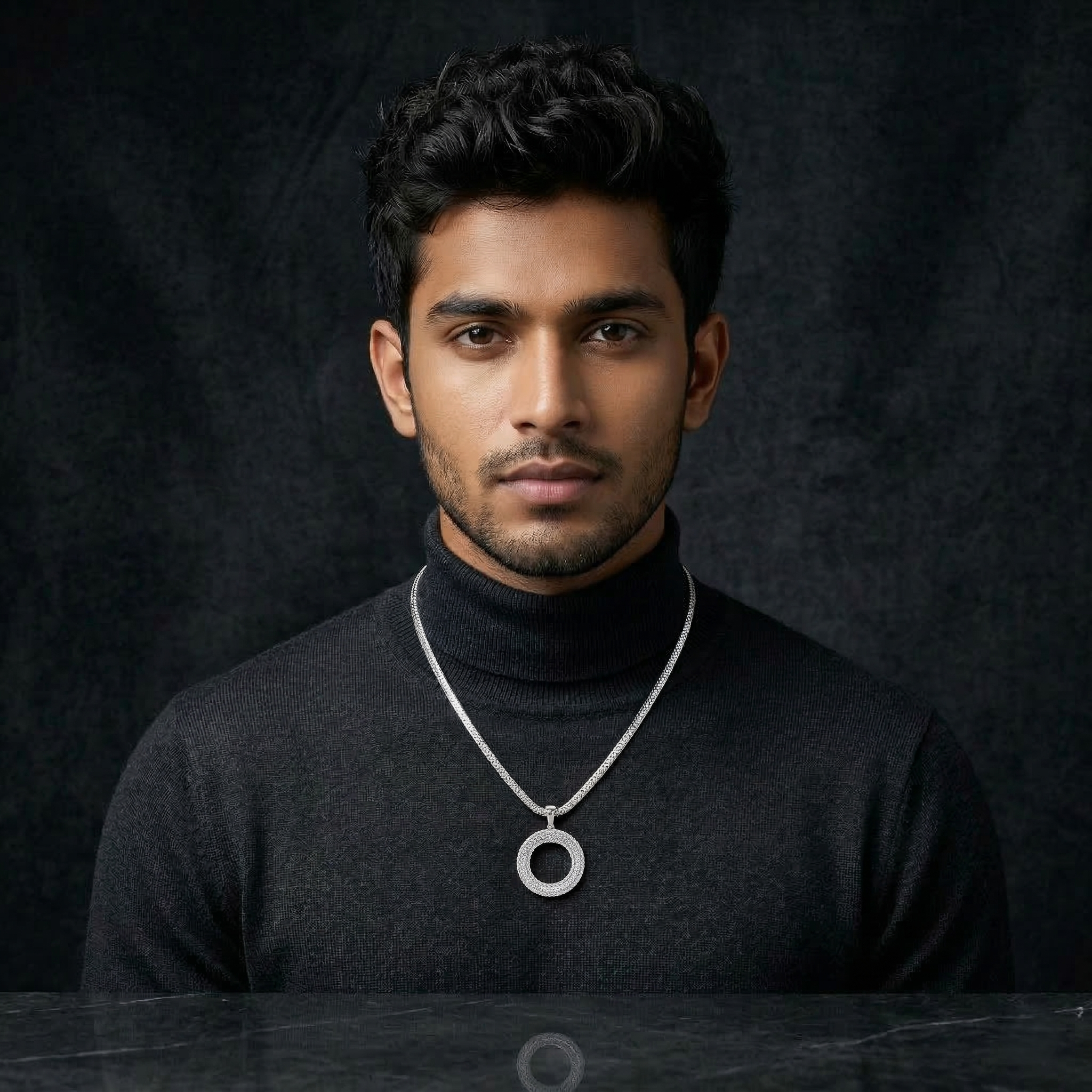 Ananta Loop Pendant